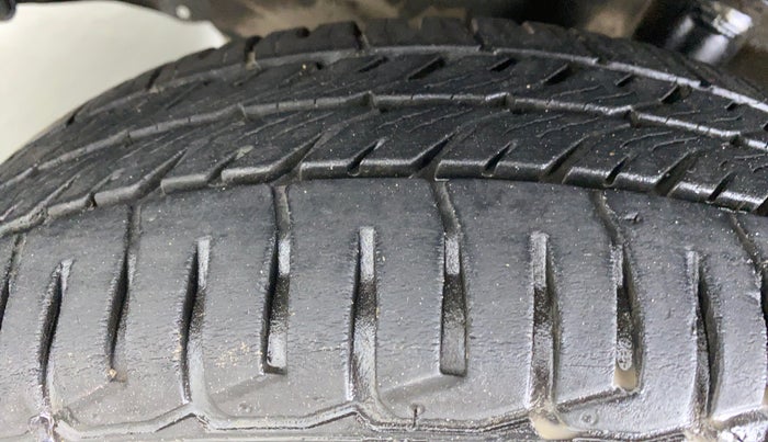 2013 Maruti Wagon R Stingray VXI, Petrol, Manual, 28,979 km, Left Front Tyre Tread