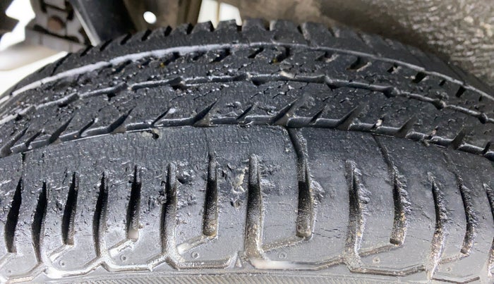 2013 Maruti Wagon R Stingray VXI, Petrol, Manual, 28,979 km, Right Rear Tyre Tread