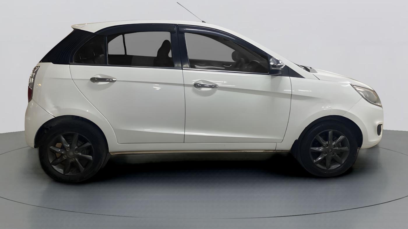 2015 Tata Bolt XT QUADRAJET, Diesel, Manual, 79,620 km, Right Side View