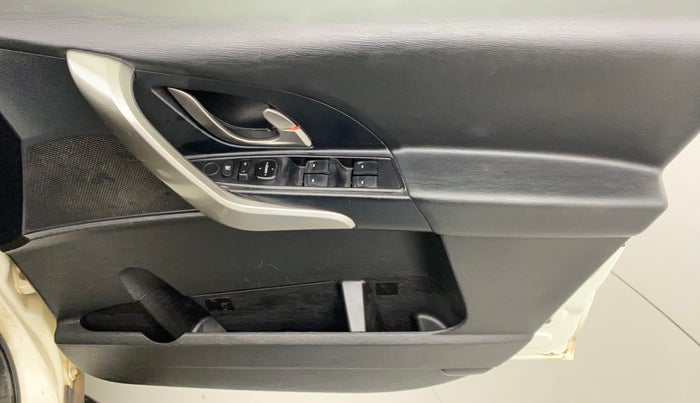 2018 Mahindra XUV500 W7, Diesel, Manual, 67,379 km, Driver Side Door Panels Control