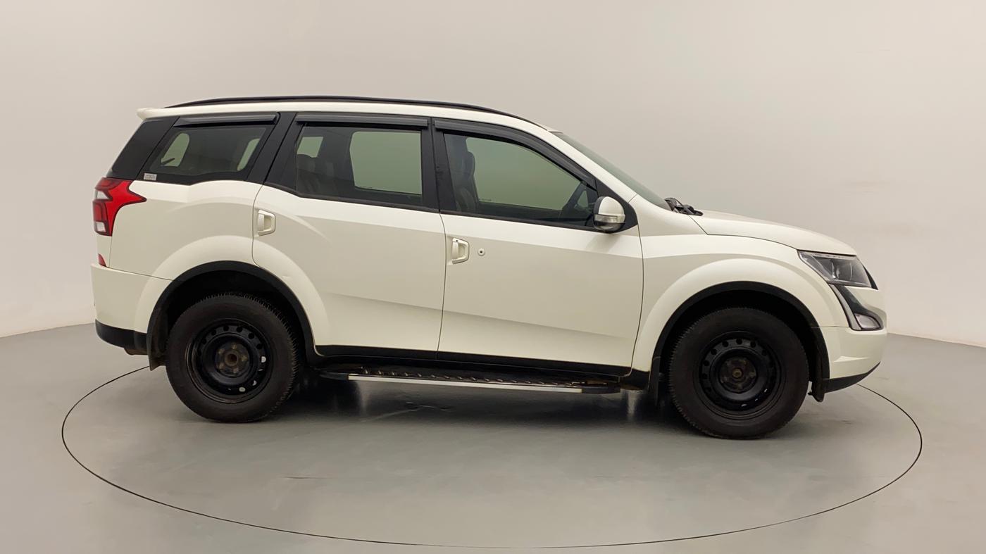 2018 Mahindra XUV500 W7, Diesel, Manual, 67,379 km, Right Side View