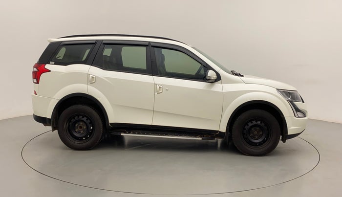 2018 Mahindra XUV500 W7, Diesel, Manual, 67,379 km, Right Side View