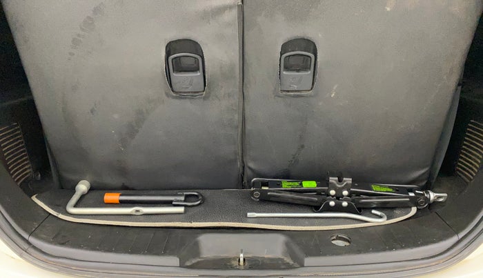 2018 Mahindra XUV500 W7, Diesel, Manual, 67,379 km, Boot Inside