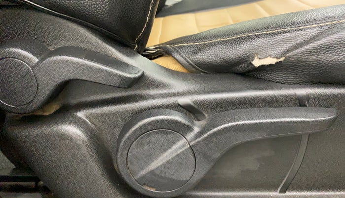 2018 Mahindra XUV500 W7, Diesel, Manual, 67,379 km, Driver Side Adjustment Panel