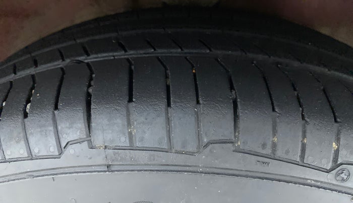 2015 Maruti Alto K10 VXI AMT, Petrol, Automatic, 43,594 km, Right Front Tyre Tread