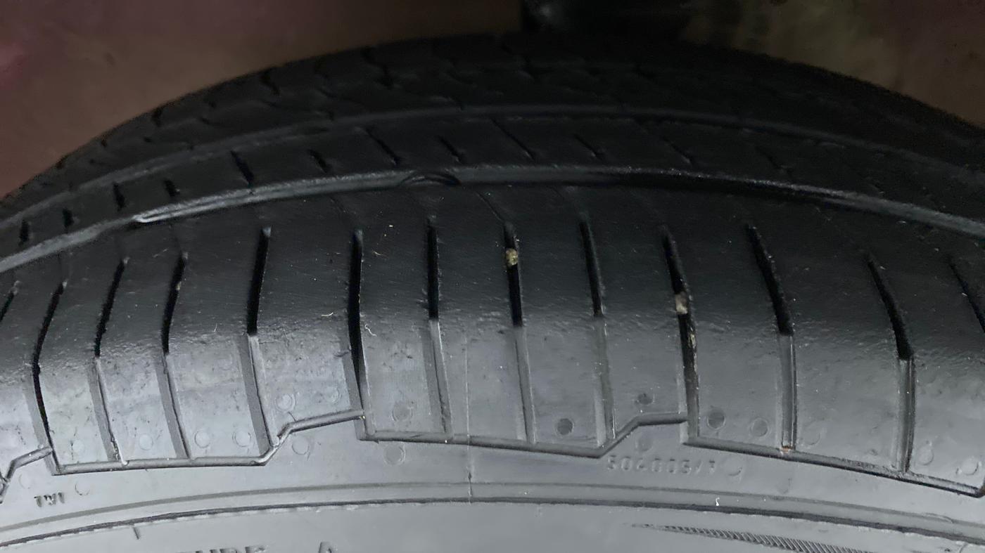 2015 Maruti Alto K10 VXI AMT, Petrol, Automatic, 43,594 km, Left Front Tyre Tread