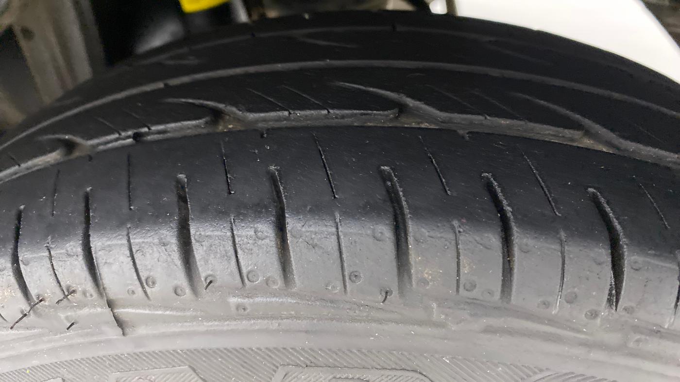 2018 Maruti Alto 800 VXI O, Petrol, Manual, 27,382 km, Left Rear Tyre Tread
