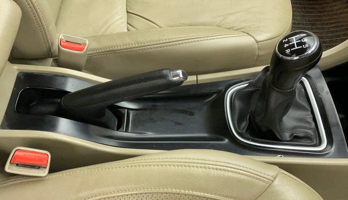 2018 Maruti Ciaz ALPHA 1.5 SHVS PETROL, Petrol, Manual, 42,142 km, Gear Lever