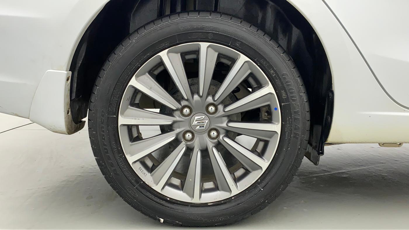 2018 Maruti Ciaz ALPHA 1.5 SHVS PETROL, Petrol, Manual, 42,142 km, Right Rear Wheel