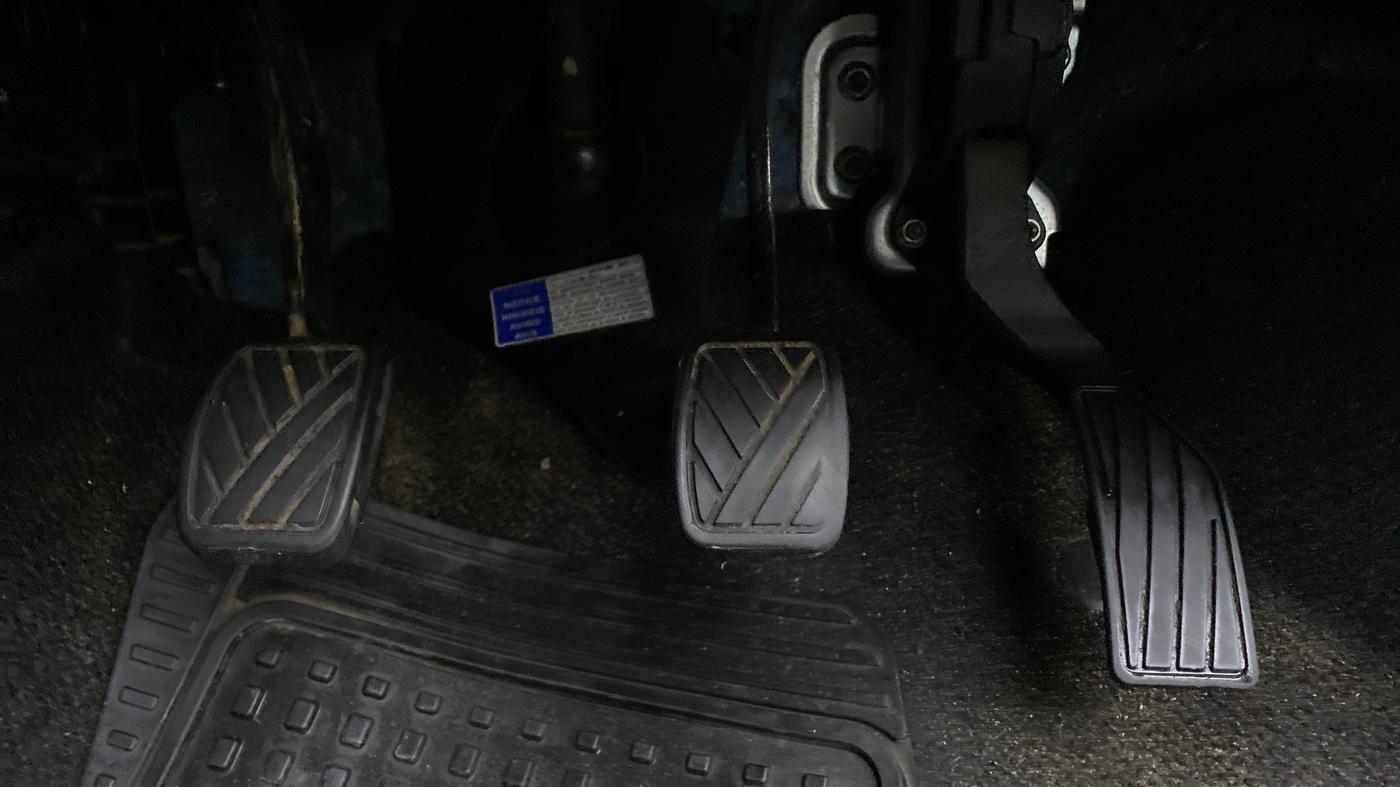 2015 Maruti Swift ZXI, Petrol, Manual, 57,817 km, Pedals