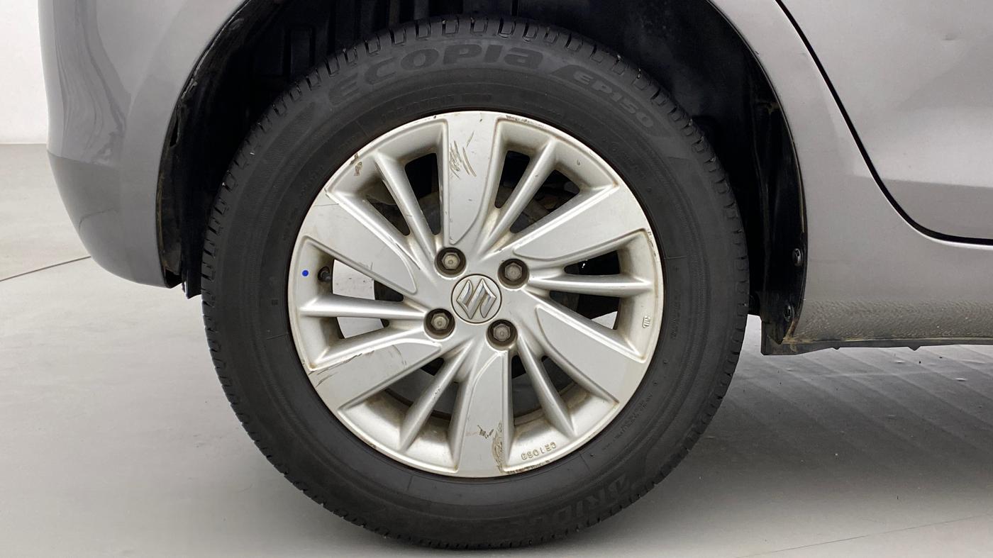 2015 Maruti Swift ZXI, Petrol, Manual, 57,817 km, Right Rear Wheel