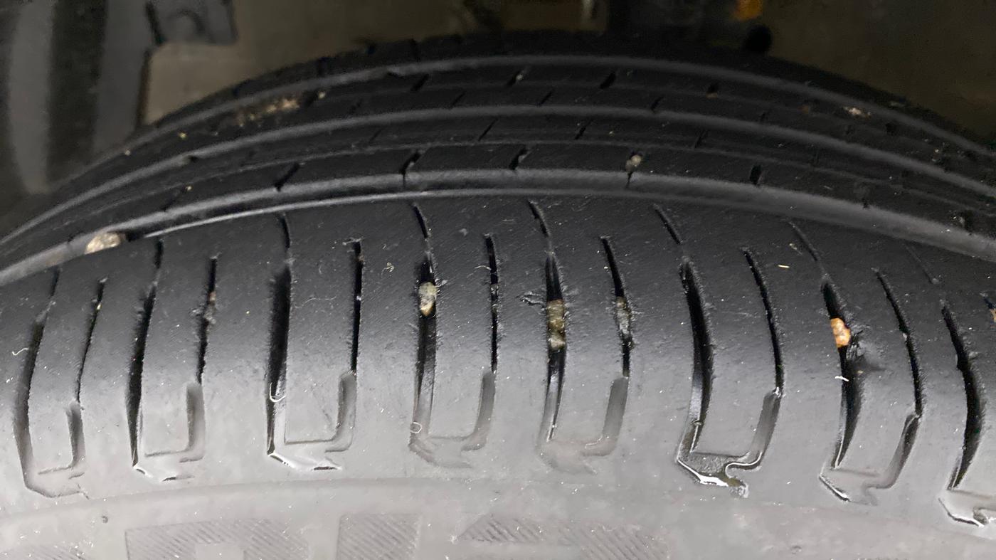 2015 Maruti Swift ZXI, Petrol, Manual, 57,817 km, Left Front Tyre Tread