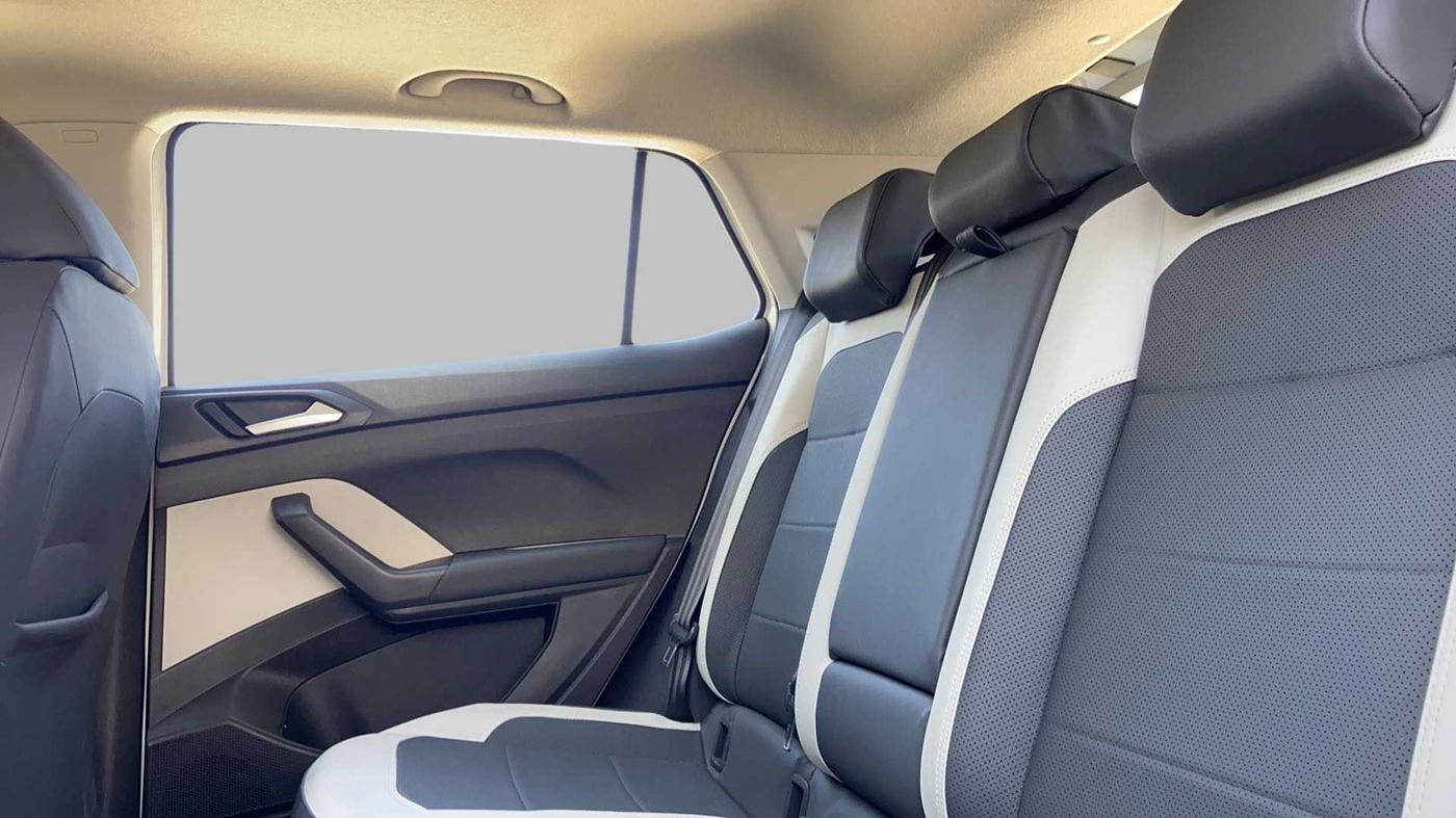 2021 Volkswagen TAIGUN TOPLINE 1.0 TSI MT, Petrol, Manual, 8,210 km, Right Side Rear Door Cabin