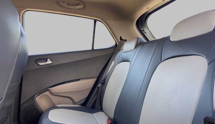 2017 Hyundai Grand i10 SPORTZ (O) 1.2 KAPPA VTVT, Petrol, Manual, 32,646 km, Right Side Rear Door Cabin
