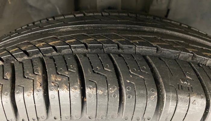 2016 Renault Kwid RXT, Petrol, Manual, 56,973 km, Right Front Tyre Tread