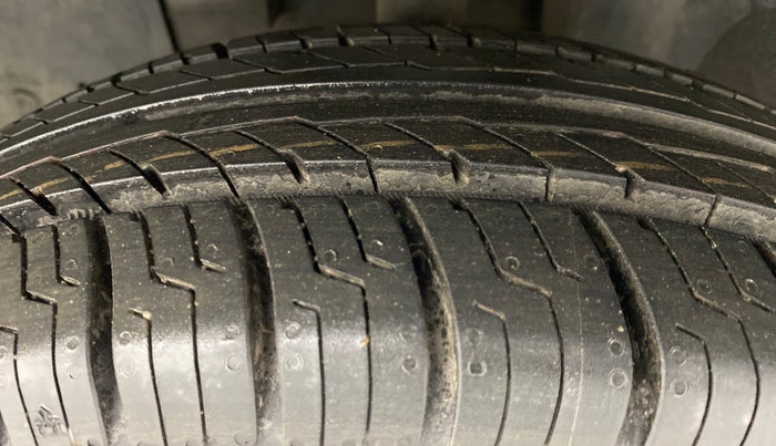 2016 Renault Kwid RXT, Petrol, Manual, 56,973 km, Left Front Tyre Tread