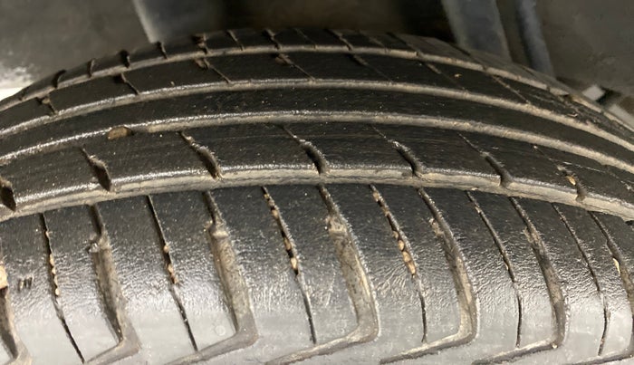 2016 Renault Kwid RXT, Petrol, Manual, 56,973 km, Right Rear Tyre Tread
