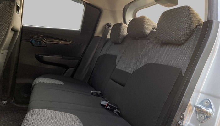 2017 Mahindra Kuv100 K8-6 STR DUAL TONE, Petrol, Manual, 37,426 km, Right Side Rear Door Cabin