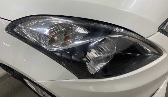 2016 Maruti Swift Dzire ZDI, Diesel, Manual, 76,410 km, Right headlight - Minor scratches
