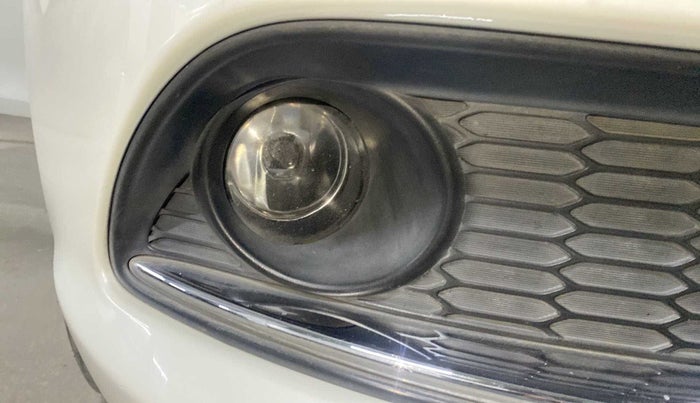 2016 Maruti Swift Dzire ZDI, Diesel, Manual, 76,410 km, Right fog light - Not working