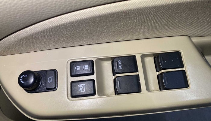 2016 Maruti Swift Dzire ZDI, Diesel, Manual, 76,410 km, Right front window switch / handle - Master window function not working