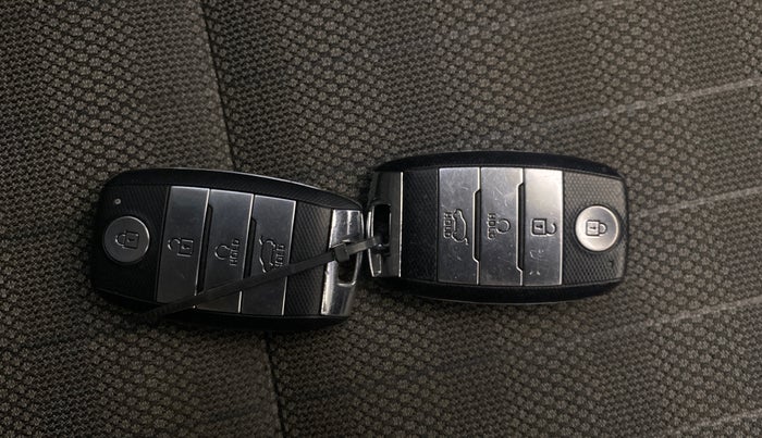 2022 KIA SONET HTK PLUS 1.0 IMT, Petrol, Manual, 76,414 km, Key Close Up