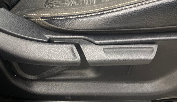 2022 KIA SONET HTK PLUS 1.0 IMT, Petrol, Manual, 76,414 km, Driver Side Adjustment Panel