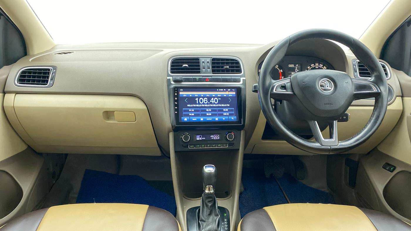 2016 Skoda Rapid ELEGANCE 1.6 MPFI AT, Petrol, Automatic, 99,847 km, Dashboard