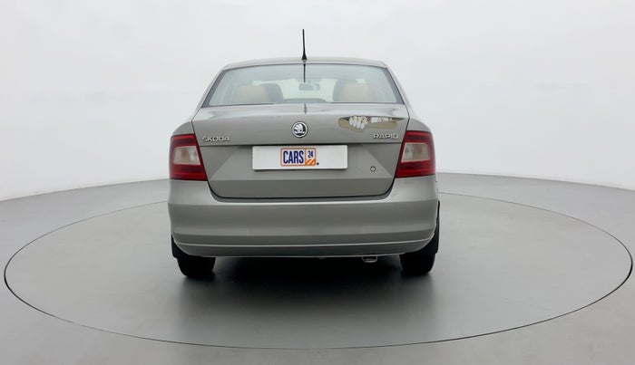 2016 Skoda Rapid ELEGANCE 1.6 MPFI AT, Petrol, Automatic, 99,847 km, Back/Rear