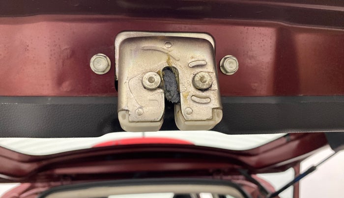 2018 Honda WR-V 1.2 i-VTEC VX MT, Petrol, Manual, 77,902 km, Dicky (Boot door) - Trim lock has minor damage