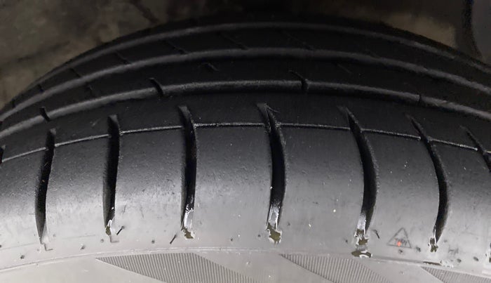 2015 Hyundai Xcent S (O) 1.2, Petrol, Manual, 59,855 km, Right Front Tyre Tread