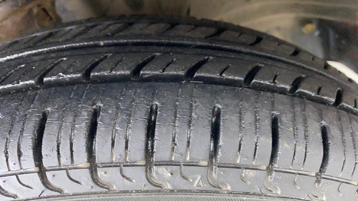 2010 Maruti Alto LXI, Petrol, Manual, 41,158 km, Right Front Tyre Tread