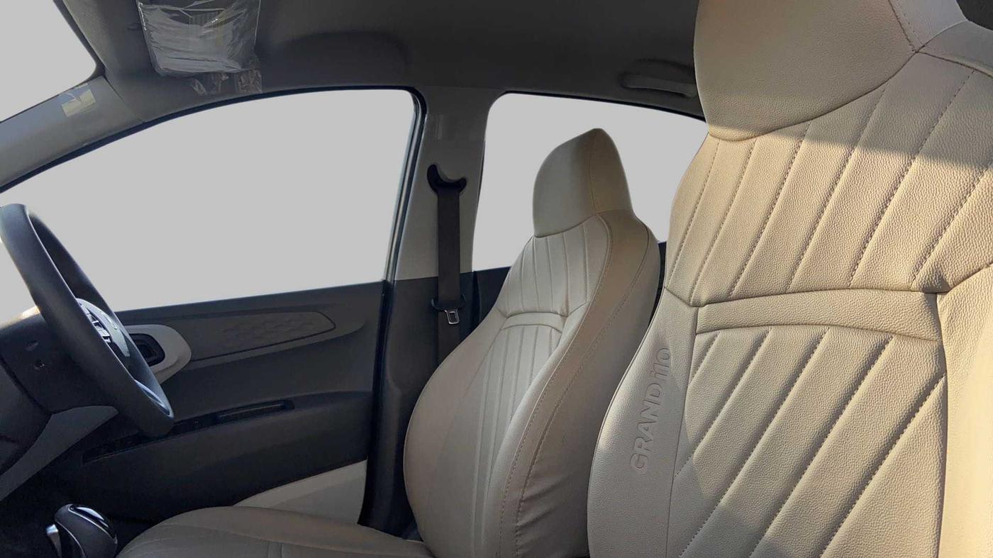 2020 Hyundai GRAND I10 NIOS MAGNA CORPORATE EDITION AMT 1.2 KAPPA VTVT, Petrol, Automatic, 3,396 km, Right Side Front Door Cabin
