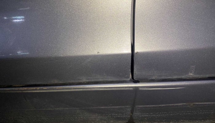 2015 Maruti Swift VXI, Petrol, Manual, 96,367 km, Left running board - Minor scratches