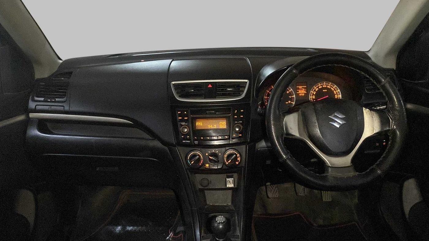 2015 Maruti Swift VXI, Petrol, Manual, 96,367 km, Dashboard