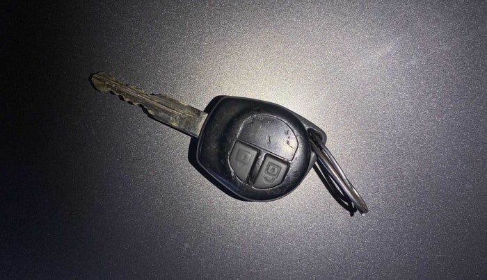 2015 Maruti Swift VXI, Petrol, Manual, 96,367 km, Lock system - Dork lock functional only from remote key