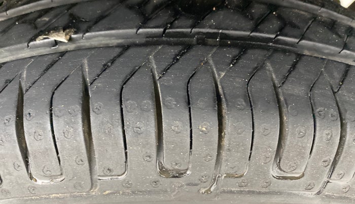 2019 Renault Kwid RXT 1.0 (O), Petrol, Manual, 50,647 km, Left Rear Tyre Tread