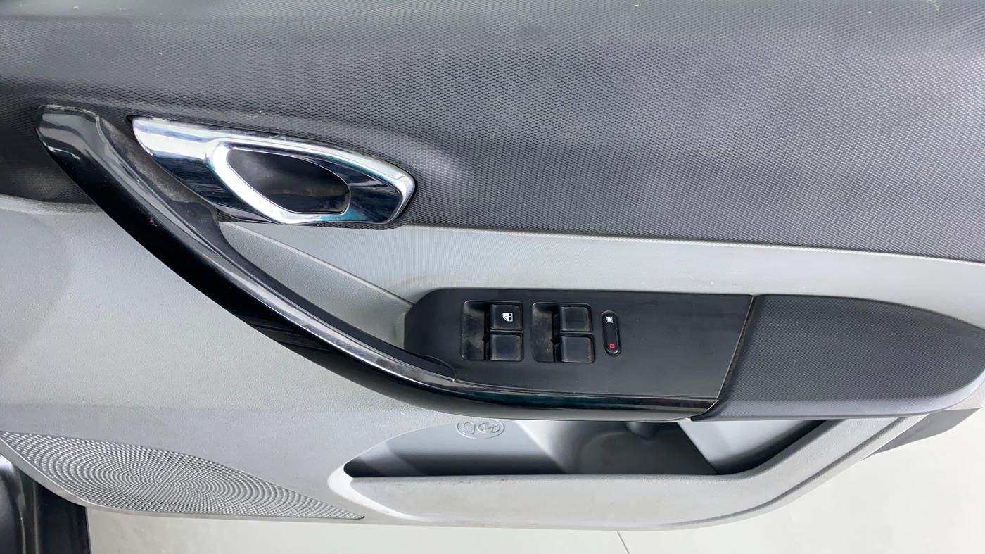 2020 Tata Tiago XZ 1.2 REVOTRON, Petrol, Manual, 35,863 km, Driver Side Door Panels Control