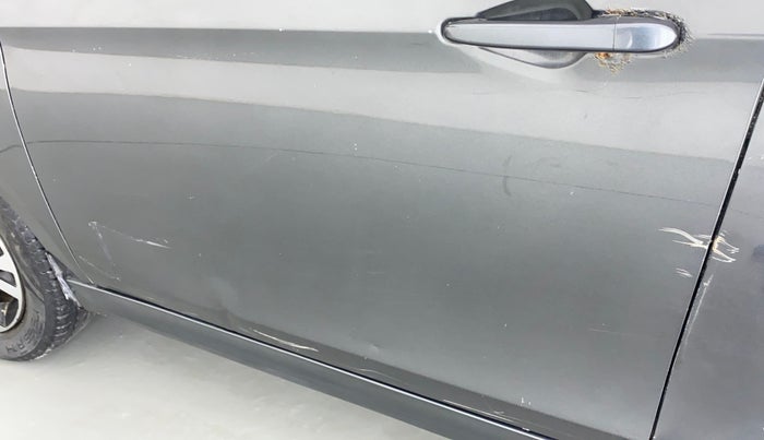 2020 Tata Tiago XZ 1.2 REVOTRON, Petrol, Manual, 35,863 km, Front passenger door - Minor scratches