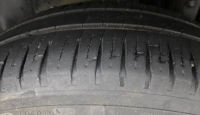 2014 Maruti Swift VDI, Diesel, Manual, 97,631 km, Left Rear Tyre Tread