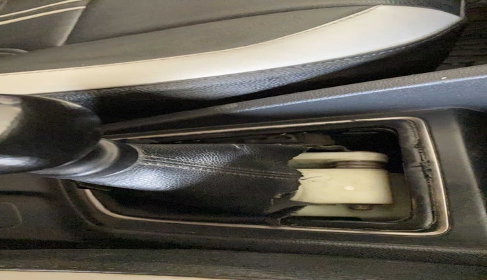 2017 Hyundai Elite i20 ASTA 1.2, Petrol, Manual, 47,910 km, Gear lever - Boot cover slightly torn