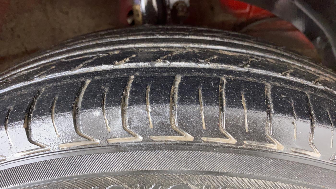 2018 Maruti Swift VXI ABS, Petrol, Manual, 69,988 km, Right Front Tyre Tread
