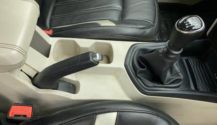 2019 Mahindra XUV300 1.5 W6 MT, Diesel, Manual, 62,552 km, Gear Lever