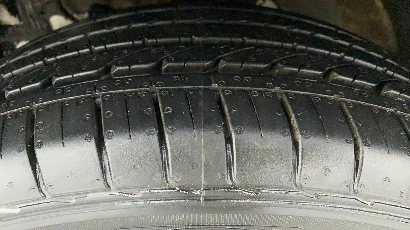 2019 Mahindra XUV300 1.5 W6 MT, Diesel, Manual, 62,552 km, Left Front Tyre Tread