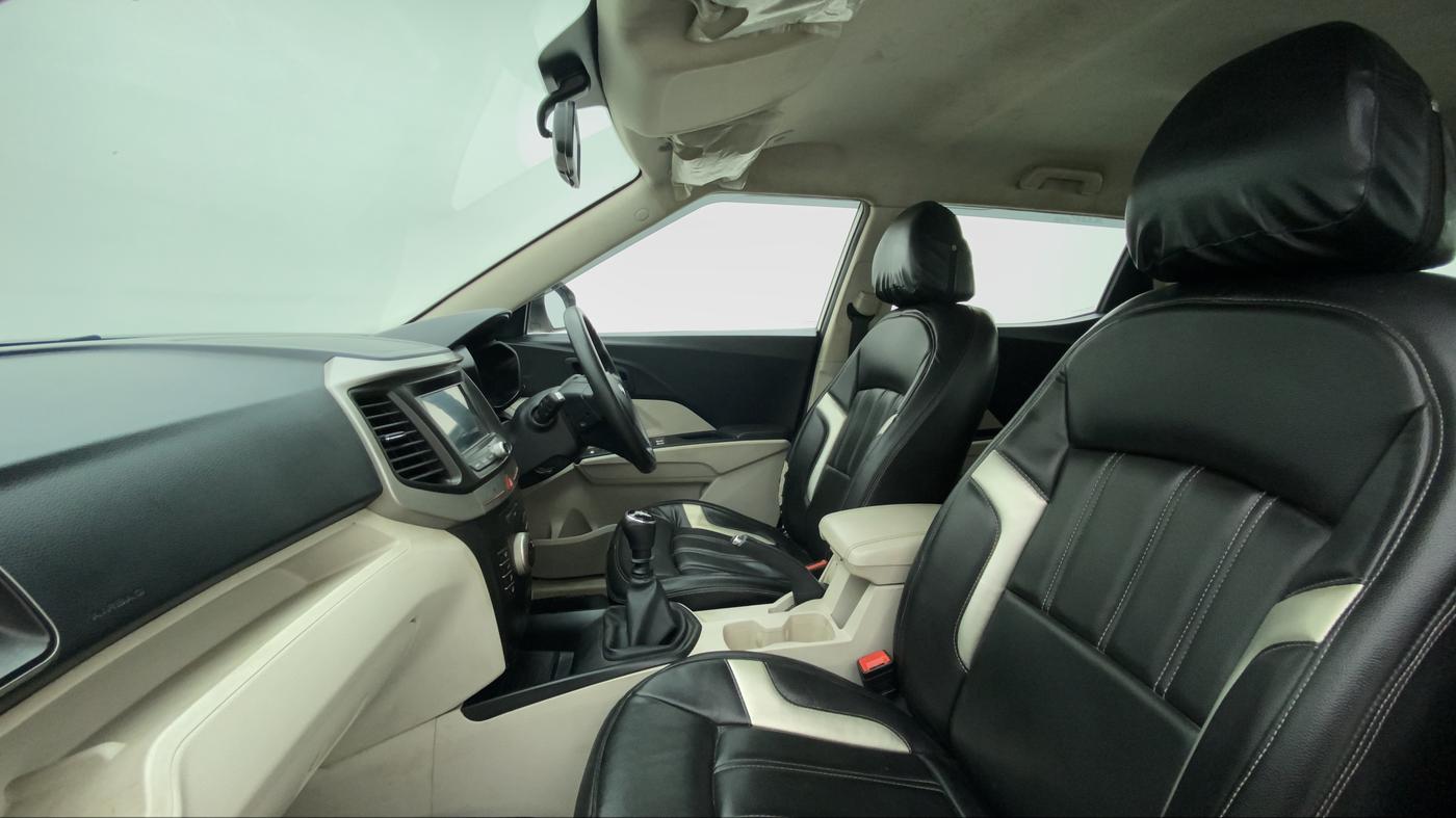 2019 Mahindra XUV300 1.5 W6 MT, Diesel, Manual, 62,552 km, Right Side Front Door Cabin