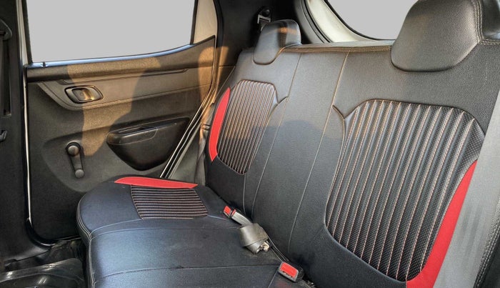 2018 Renault Kwid 1.0 RXT Opt, Petrol, Manual, 70,580 km, Right Side Rear Door Cabin