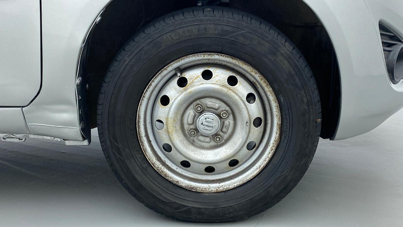 2014 Maruti Ritz VXI, Petrol, Manual, 65,203 km, Right Front Wheel