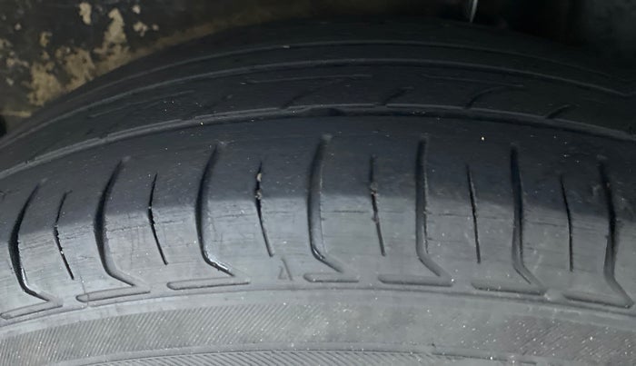 2014 Maruti Ritz VXI, Petrol, Manual, 65,203 km, Left Rear Tyre Tread