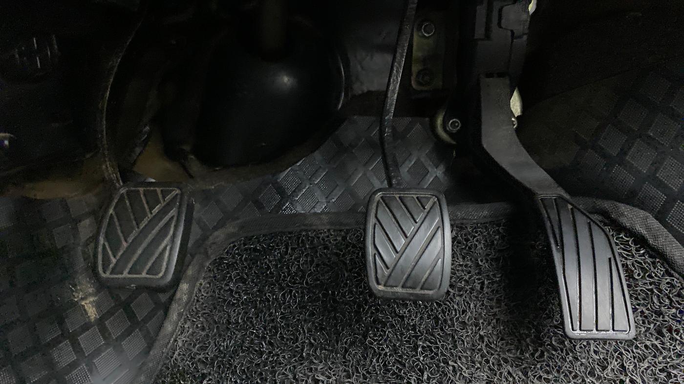 2014 Maruti Ritz VXI, Petrol, Manual, 65,203 km, Pedals