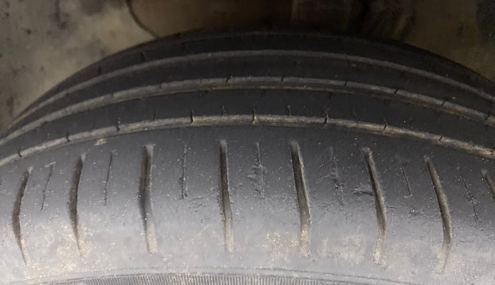 2016 Hyundai Elite i20 ASTA 1.2, Petrol, Manual, 32,136 km, Left Front Tyre Tread